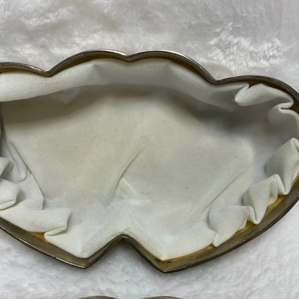 International Silver Company Trinket Box Floral Silverplate‎ Vintage Jewelry